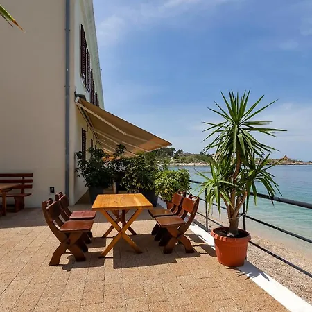 Riviera - Zuta Kuca Gasthof *