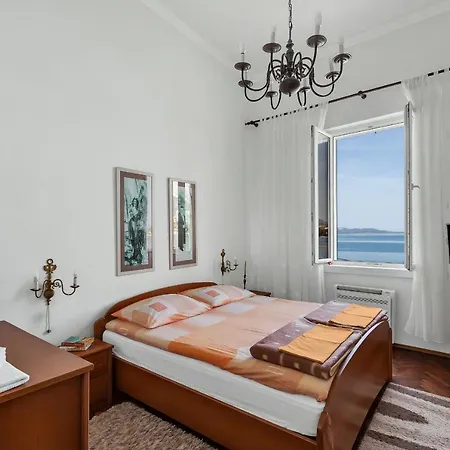 Riviera - Zuta Kuca بيت ضيافة *