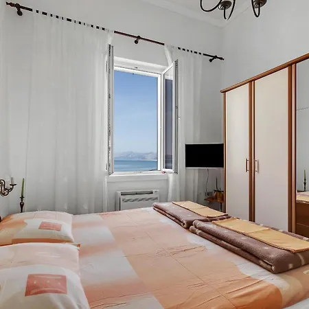 Riviera - Zuta Kuca Gasthof Makarska