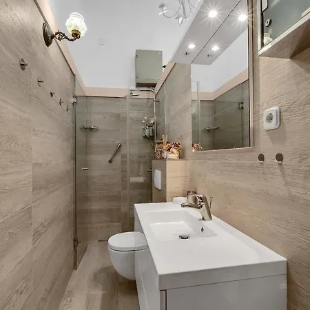 Riviera - Zuta Kuca Gasthof Makarska