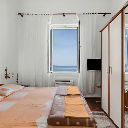 Riviera - Zuta Kuca Gasthof Makarska