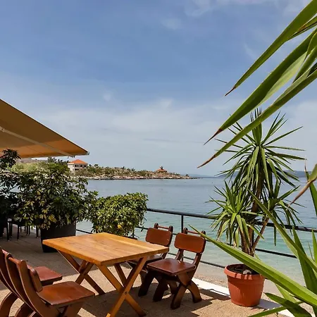 Gasthuis Beach Riviera - Zuta Kuca *