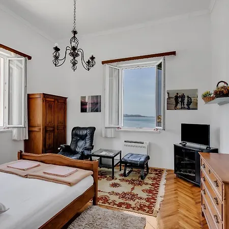 Riviera - Zuta Kuca Gasthof *