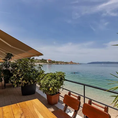 Riviera - Zuta Kuca Gasthof