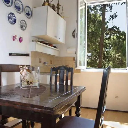 Riviera - Zuta Kuca Gasthof Makarska