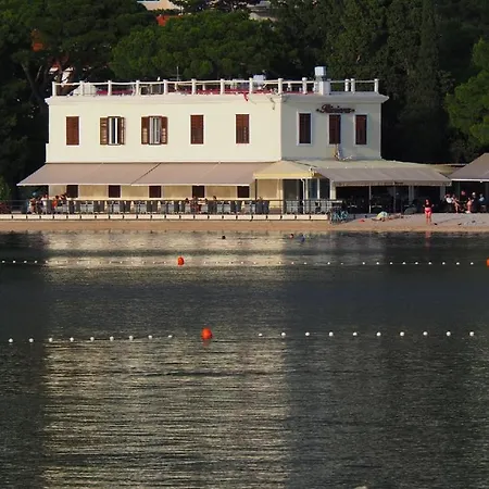 Riviera - Zuta Kuca *