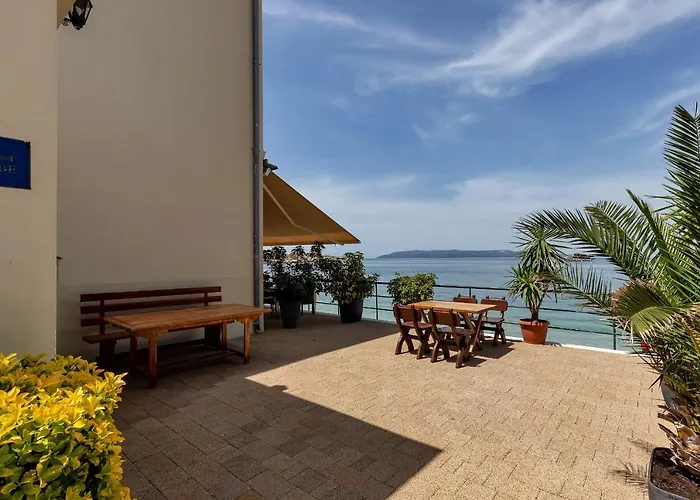 Riviera - Zuta Kuca Πανσιόν *