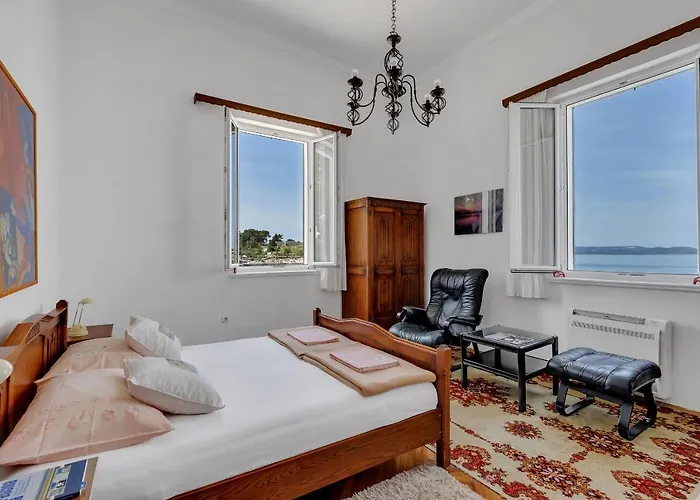 Riviera - Zuta Kuca Πανσιόν *