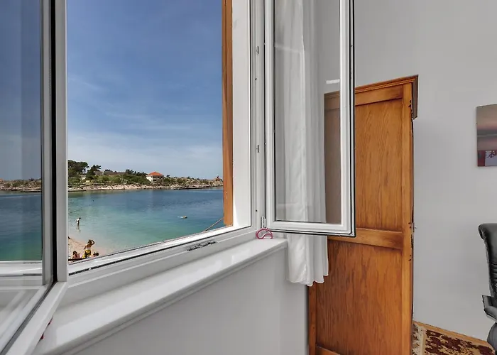 Riviera - Zuta Kuca Μακάρσκα