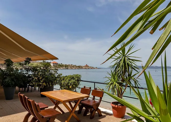 Πανσιόν Riviera - Zuta Kuca *