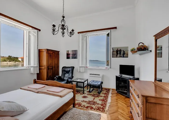 Riviera - Zuta Kuca Πανσιόν *